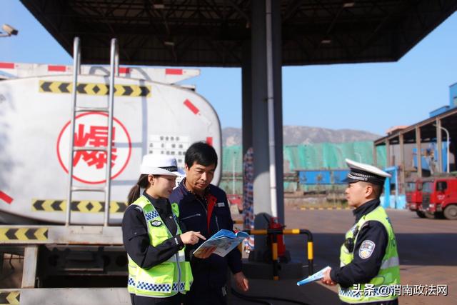 韩城交警：进企业送“安全”（图）