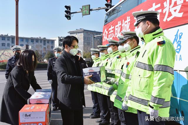 众志成城 抗击疫情——韩源驾校慰问坚守一线交警（图）