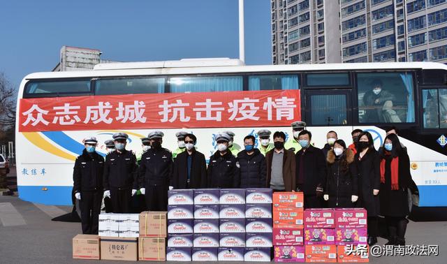 众志成城 抗击疫情——韩源驾校慰问坚守一线交警（图）
