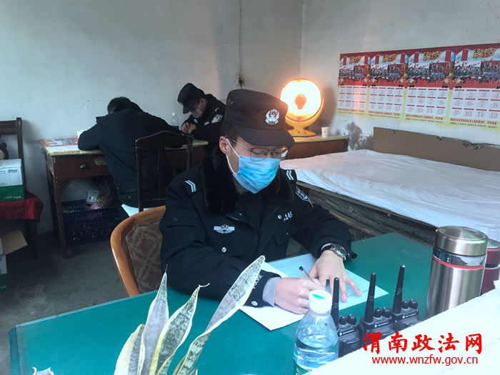 巡特警樊世磊与同事 
