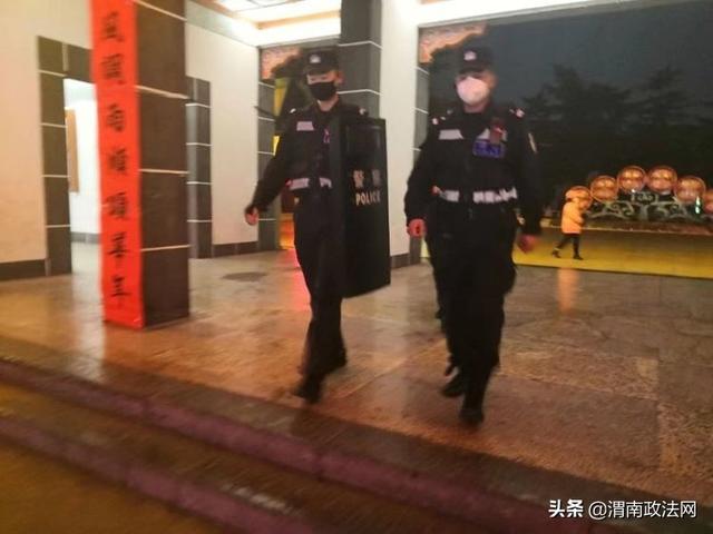 韩城特警硬核出击战“疫”最前沿