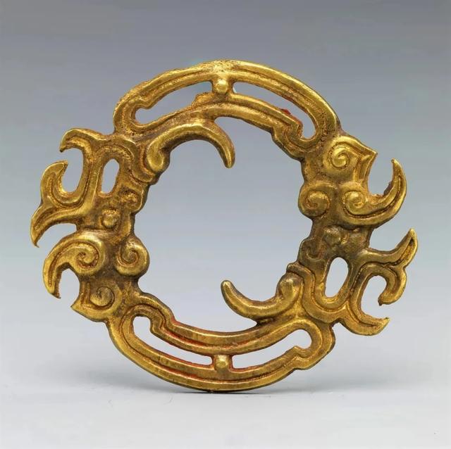 芮博国宝——镂空龙纹金环（图）