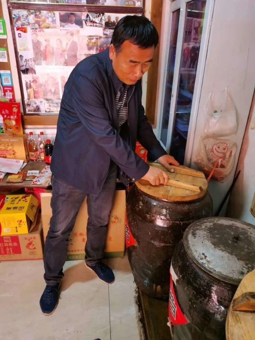 韩城检察：扶贫和爱卫同行（图）