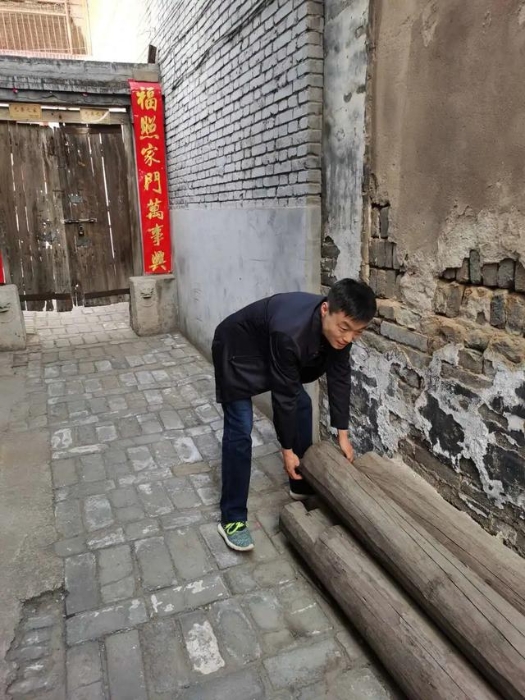 韩城检察：扶贫和爱卫同行（图）