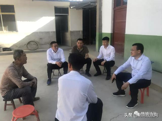 韩城市司法局局长雷伟推进会后深入所包联村实地指导脱贫攻坚工作