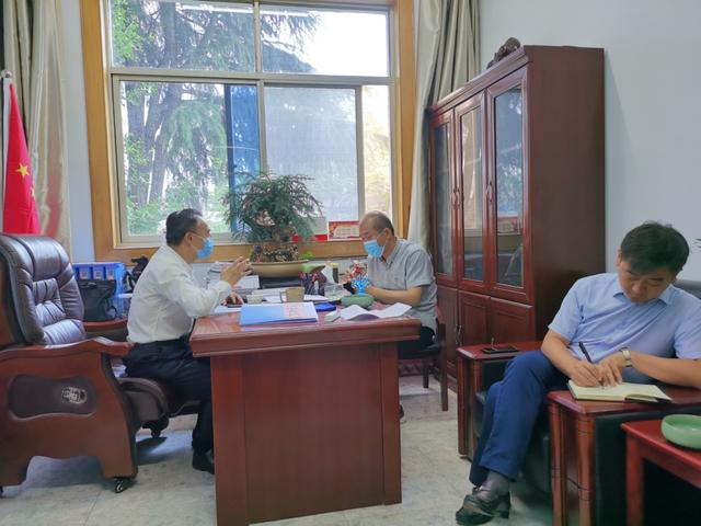 黄忠良检查指导芝川镇、芝阳镇贫困户危房改造等脱贫攻坚重点工作（图）