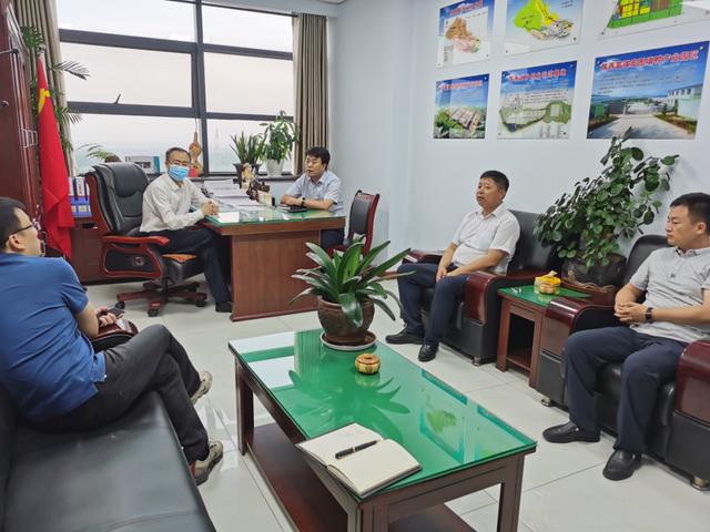 黄忠良检查指导芝川镇、芝阳镇贫困户危房改造等脱贫攻坚重点工作（图）