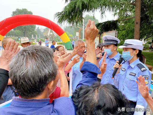 韩城交警“安全生产月”主题宣传忙（图）