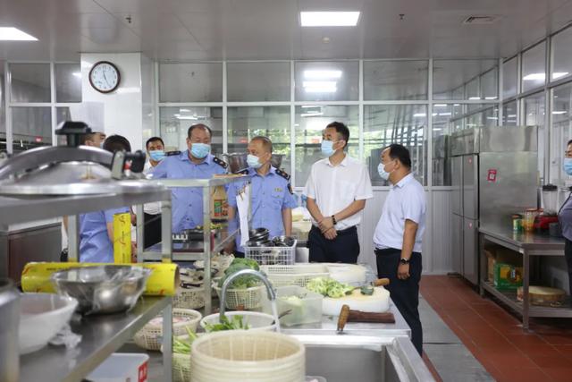韩城市领导考前检查食品安全 确保考生用餐安全（图）