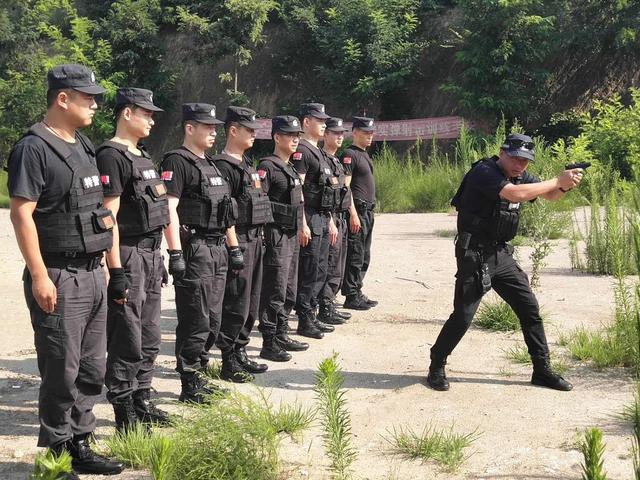 韩城特警组织开展射击训练(图)