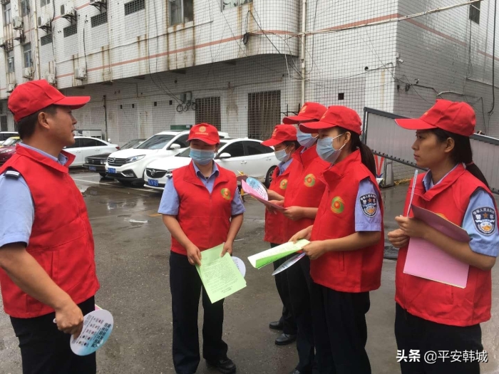 党员民警进社区 共创共建文明城——韩城巡特警积极开展“创文”宣传活动