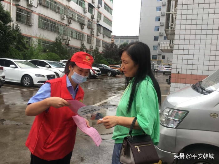 党员民警进社区 共创共建文明城——韩城巡特警积极开展“创文”宣传活动