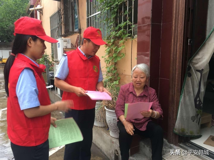 党员民警进社区 共创共建文明城——韩城巡特警积极开展“创文”宣传活动