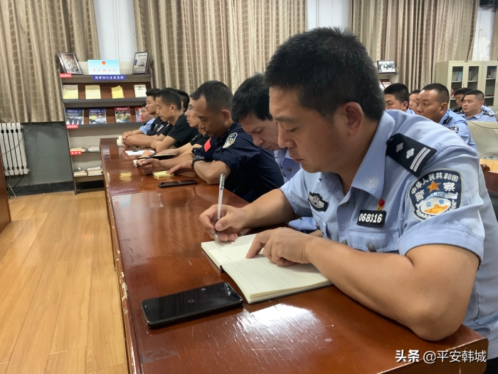 【向警旗敬礼】巡特警大队组织学习传达习近平总书记向人民警察队伍授旗时重要训词精神