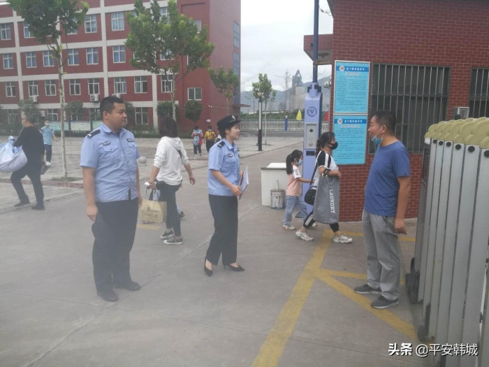 龙门派出所为“开学季”保驾护航