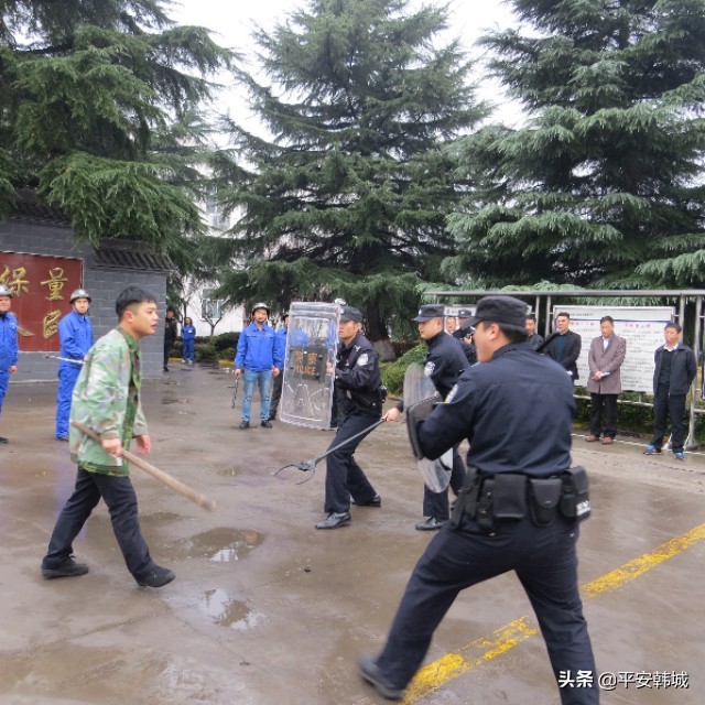 乔南派出所联合自来水厂开展反恐演练