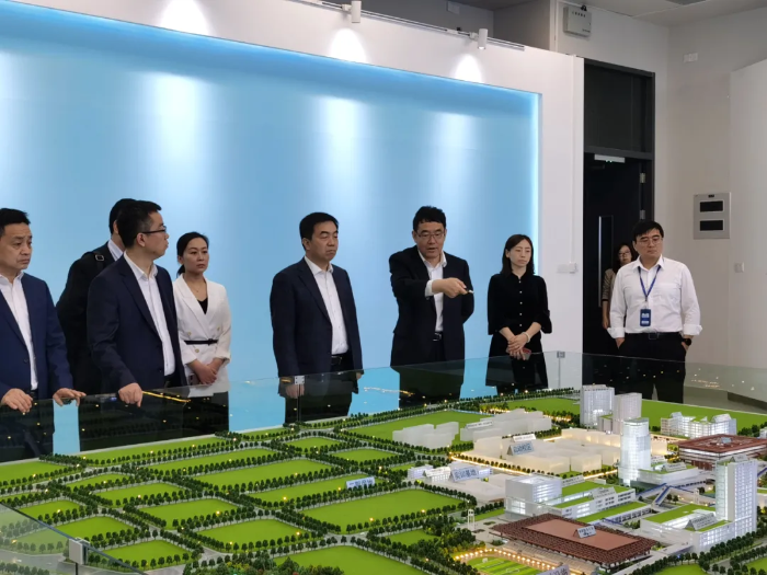 亢振峰带队赴深圳技术大学进行合作交流（图）