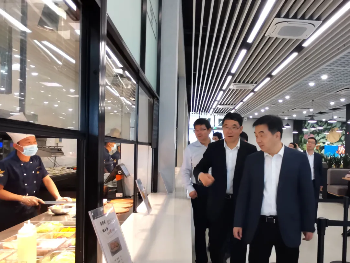 亢振峰带队赴深圳技术大学进行合作交流（图）