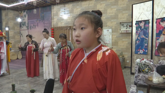 「五一小长假」韩城市古城景区：穿汉服 玩投壶 不一样的旅游体验（图）