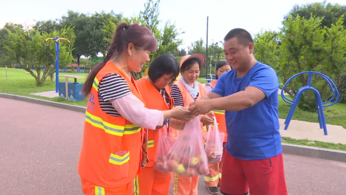 韩城：80后创业青年爱心助力城市环卫工作（图）