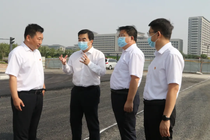 亢振峰检查迎十四运会城市设施提升改造工作进展情况（图）