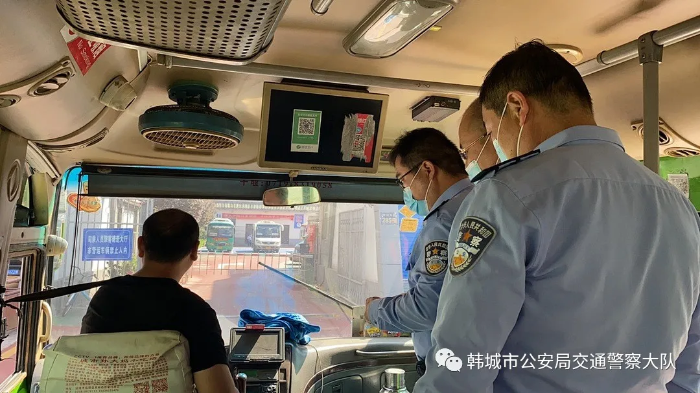 韩城市公安局交警大队深入客运企业开展“中秋节”安全大检查（图）
