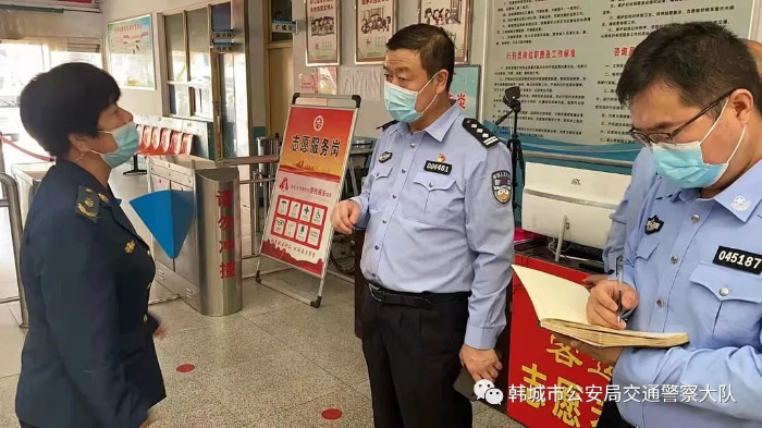 韩城市公安局交警大队深入客运企业开展“中秋节”安全大检查（图）