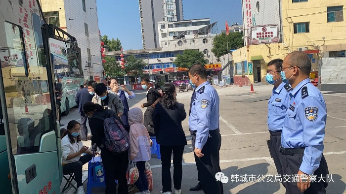 韩城市公安局交警大队深入客运企业开展“中秋节”安全大检查（图）