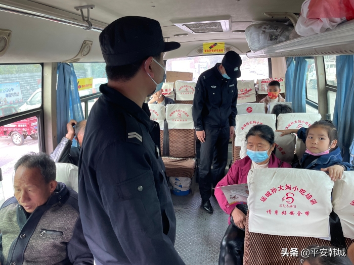 韩城：民警赶集忙宣传 多措并举话平安（图）