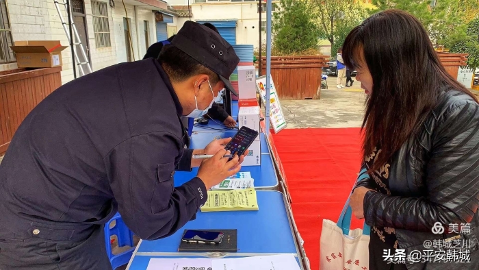 韩城：民警赶集忙宣传 多措并举话平安（图）