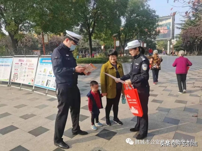 韩城：民警赶集忙宣传 多措并举话平安（图）