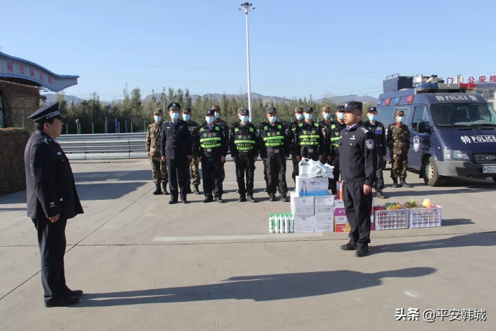 督导慰问鼓士气 严查严控守平安——师正利深入公安检查站指导安保工作（图）