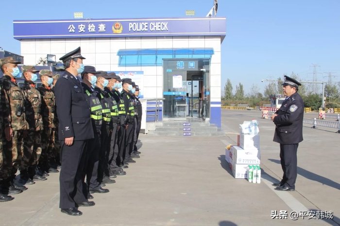 督导慰问鼓士气 严查严控守平安——师正利深入公安检查站指导安保工作（图）