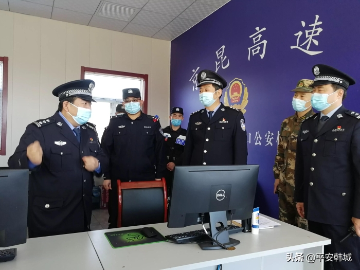 督导慰问鼓士气 严查严控守平安——师正利深入公安检查站指导安保工作（图）