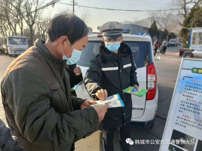 防疫不放松 韩城公安交警进农村（图）