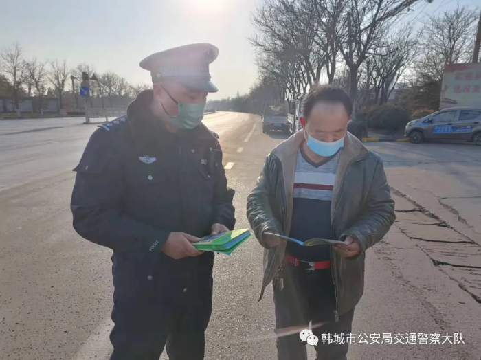 防疫不放松 韩城公安交警进农村（图）