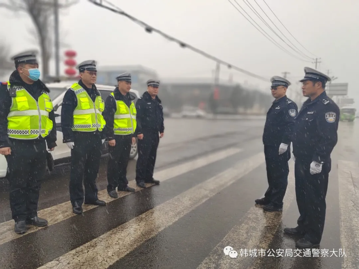 韩城市公安局交警大队领导深入一线中队督导检查雨雪天道路交通安全（图）