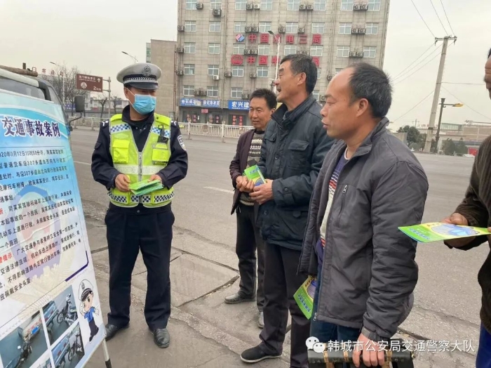 韩城公安交警开展春季宣传进农村 筑牢交通安全墙（图）