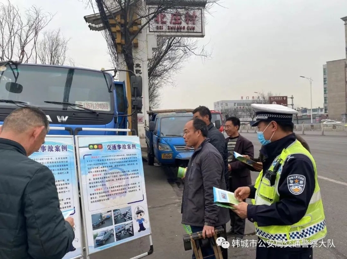 韩城公安交警开展春季宣传进农村 筑牢交通安全墙（图）