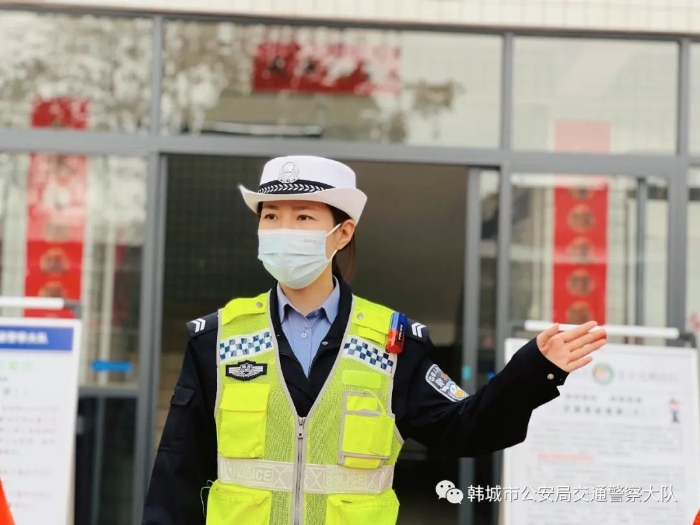 韩城：关爱环卫工人，从交通安全开始！（图）