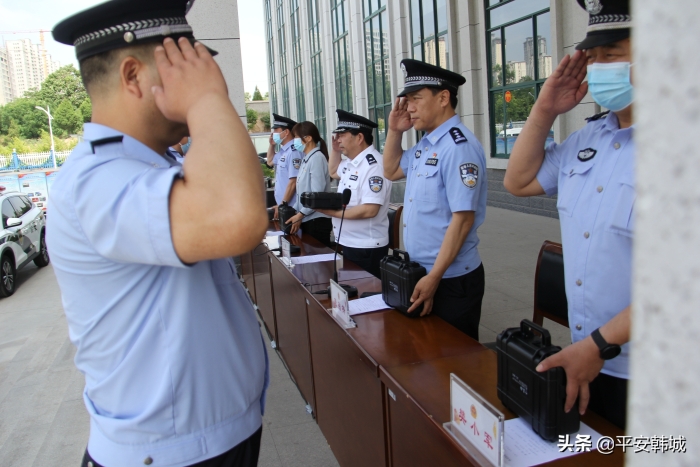 强化警务保障 服务一线实战——韩城市公安局为基层所队配发一批执法执勤车辆和警用装备（图）